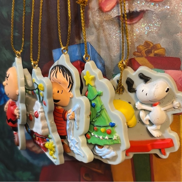 Rare  Charlie Brown and Gang 2011 Peanuts Christmas Ornaments - Picture 8 of 8